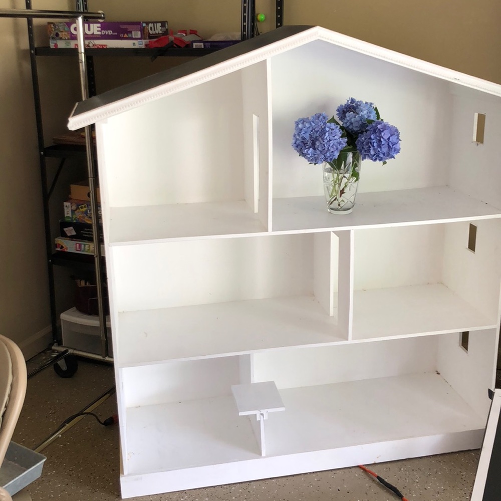 Epic Dollhouse/shelf/beauty
